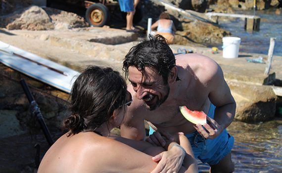 , otro Post Data, Ruiz Capillas, beso, amor, playa,