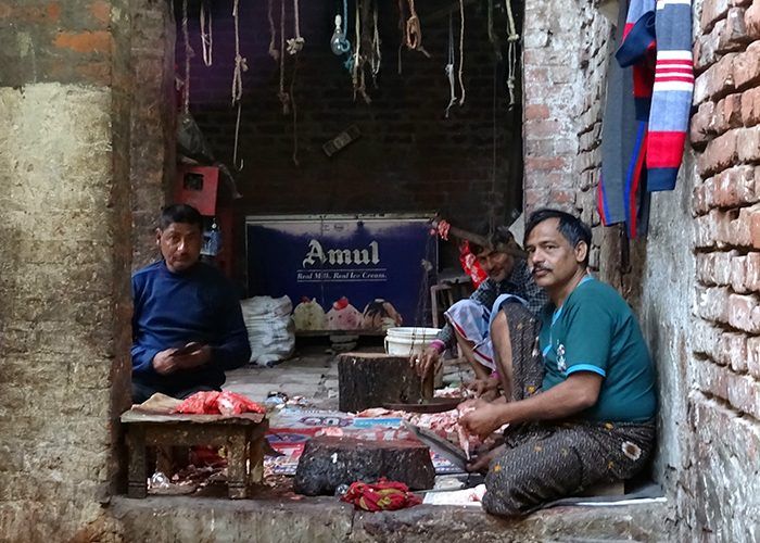 el barrio musulmán de Varanasi, mercado de carne, otro Post Data, travel blogger