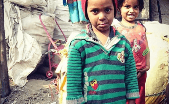 la realidad, otro Post Data, niños, slums, India