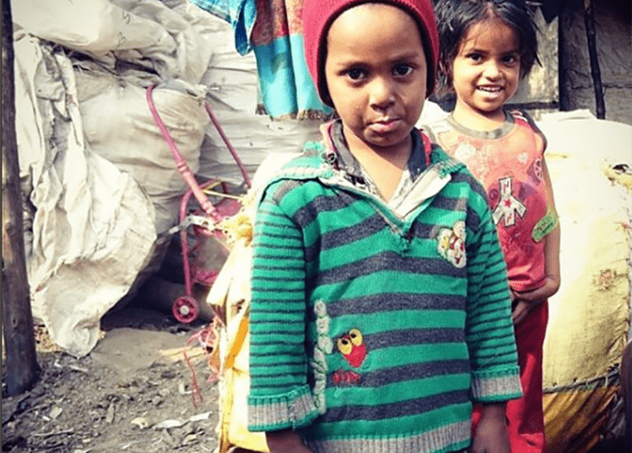 la realidad, otro Post Data, niños, slums, India