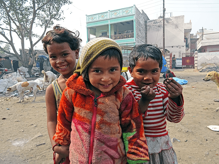 slums, los niños quieren jugar, buh, otro Post Data, India, slums, niños