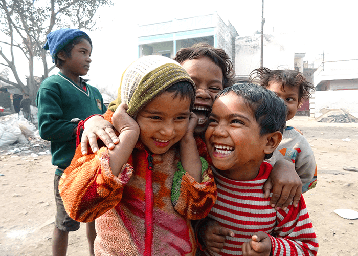 slums, los niños quieren jugar, buh, otro Post Data, India, slums, niños
