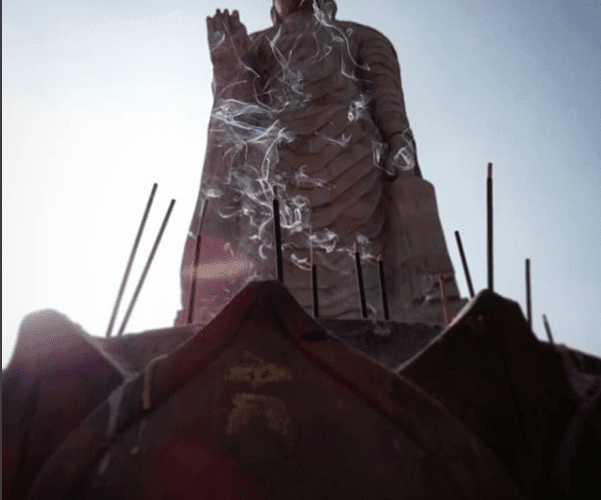 Sarnath, budismo, el centro del mundo, estatua gigante de Buda, otro Post Data