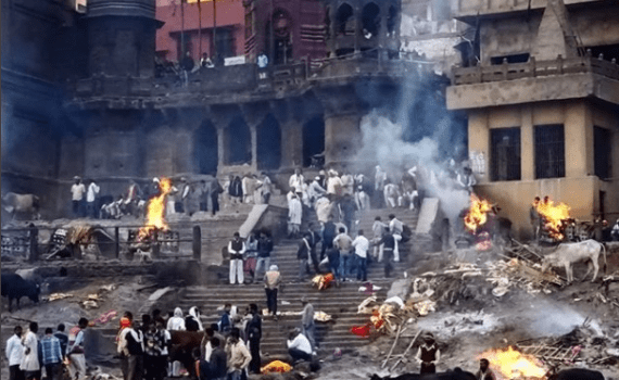 la muerte pendiente, Varanasi, Benarés, cremaciones, otro Post Data