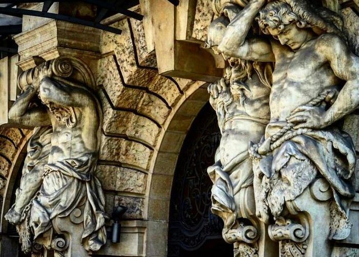 pero estatua, otro Post Data