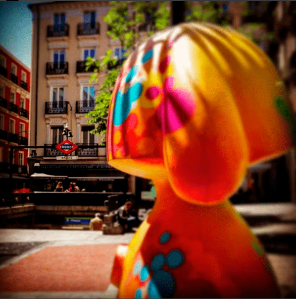 si es que ya no saben qué poner, las meninas mirando a Chueca