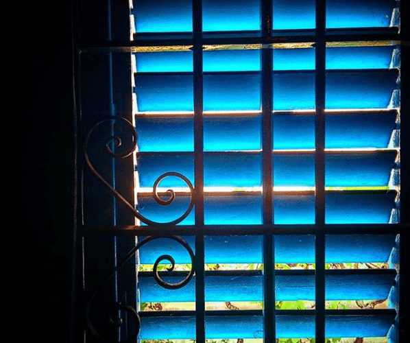 una ventana con rejas, otro Post Data, machismo, educación, familia, maltrato