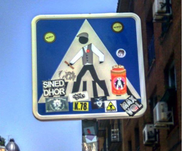 Aquel asunto de la creatividad, otro Post Data, señales de tráfico, urban art