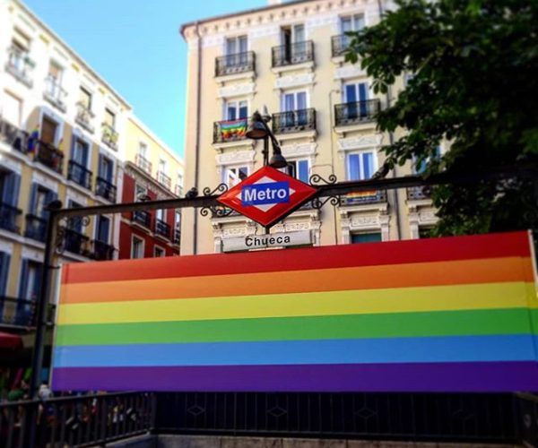 Dos hombres que se besan, Orgullo LGTB, Chueca, otro Post Data, Berlín, monumento, holocausto, homosexuales