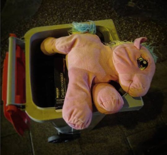 de unicornios rosas invisibles. otro Post Data, religión, URI, él nunca lo haría