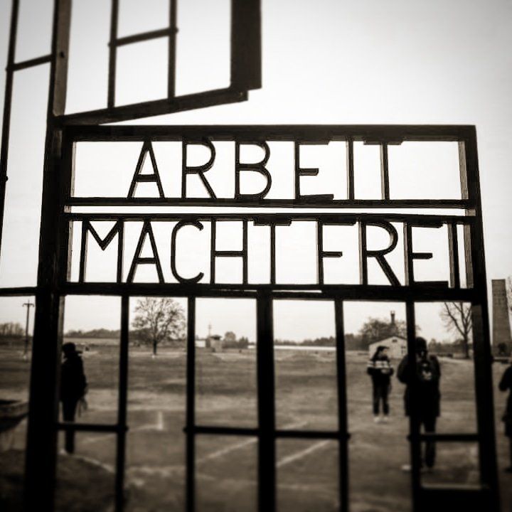 Arbeit macht Frei, Sachsenhausen, otro Post Data