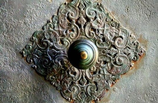 las puertas de la iglesia de Santa Eulalia, Palma, otro Post Data, judío