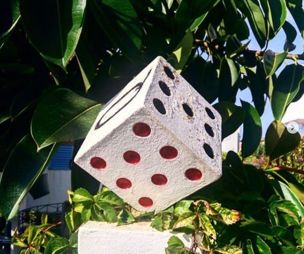 la casa de los dados, otro Post Data