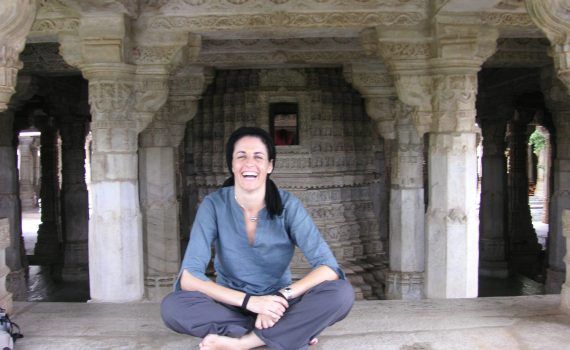 Pilar Ruiz Costa, otro Post Data, meditación para dummies, India, templo, retiro