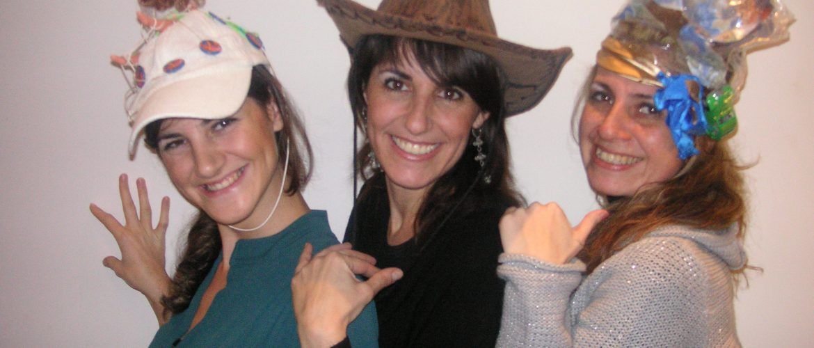 otro Post Data, usa un sombrero de ala ancha de medio lao, Pilar Ruiz Costa, fiesta de sombreros