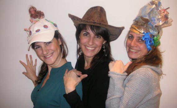otro Post Data, usa un sombrero de ala ancha de medio lao, Pilar Ruiz Costa, fiesta de sombreros
