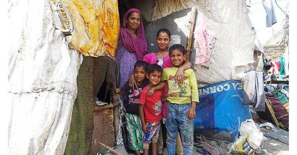 otro Post Data, el idioma que nos salvará en el otro mundo, slums, India, El Corán, musulmanes