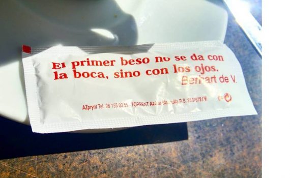 sobre besos, otro Post Data, el primer beso se da con los ojos