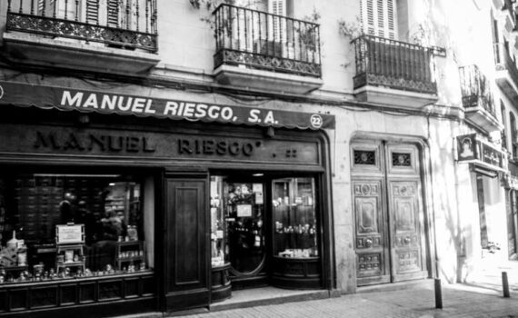 una-paradoja-en-madrid-manuel-riesgo-y-dolores-promesas