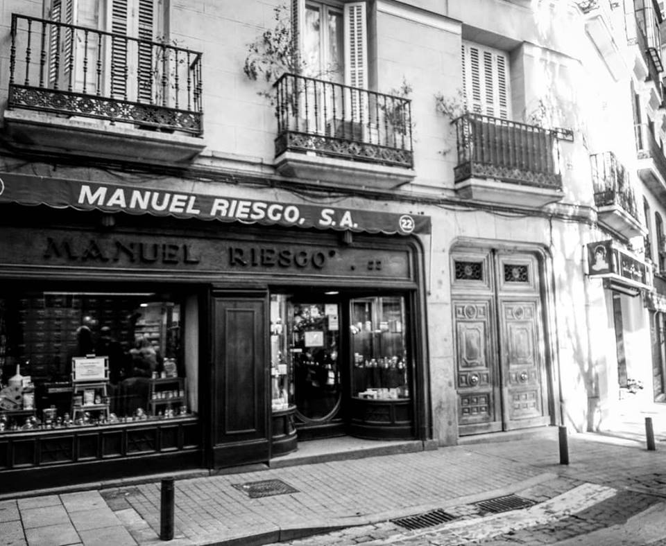 una-paradoja-en-madrid-manuel-riesgo-y-dolores-promesas